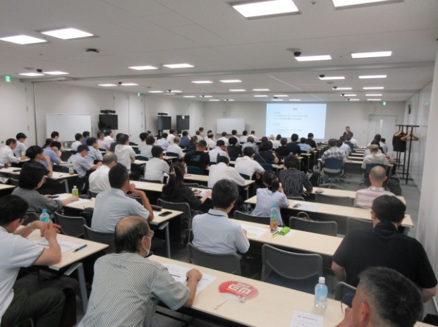Seiko Okada presents the program.