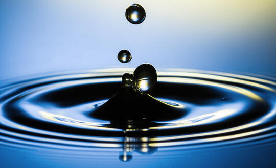 Water ripples and bubbles on the surface