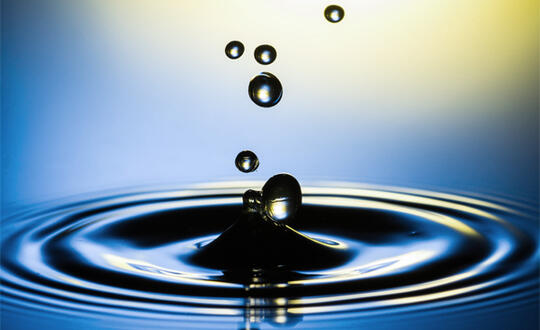Water ripples and bubbles on the surface
