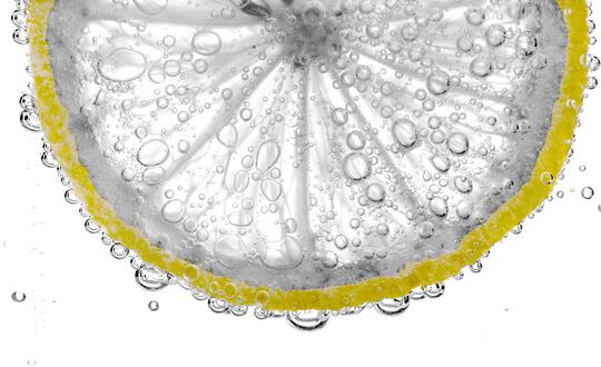 Close up of lemon in fizzy water